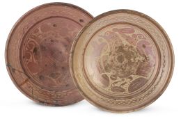 538.  Lote de dos platos de cerámica esmaltada de reflejo metálico con "pardalot".Manises, S. XVII.