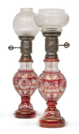 1244.  Pareja de quinqués de cristal transparente y color rubí, con decoración grabada.Bohemia, finales del S. XIX.