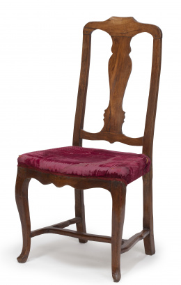 987.  Silla de estilo reina Ana de madera de nogal.Trabajo español, primer cuarto del S. XVIII.