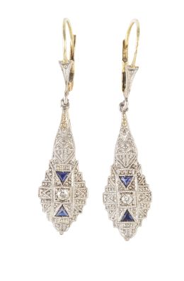 54.  Pendientes largos Art-Decó con diseño de punta de flecha 