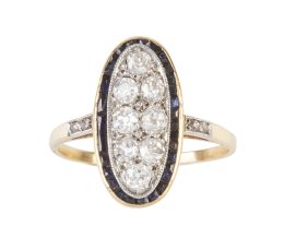50.  Sortija lanzadera oval Art-Decó de brillantes con marco de zafiros calibrados
