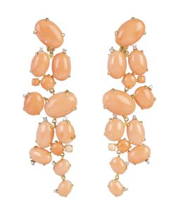 353.  Pendientes largos con cabuchones de coral rosa de diferente