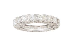 273.  Sortija alianza completa de brillantes engastados en garras