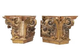 561.  Pareja de capiteles de madera tallada, policromada y dorada.España, S. XVII.