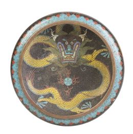 582.  Bol de bronce con esmalte cloisonné, con un dragón y decoración de "ruyi".China, finales del S. XIX.