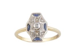 89.  Sortija lanzadera Art-Decó, con brillante central, cuatro zafiros y decoración calada