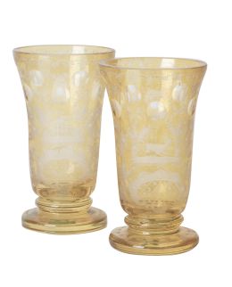 725.  Pareja de vasos de cristal ámbar con decoración grabada con ciervos.Bohemia, finales del S. XIX - principios del S. XX.
