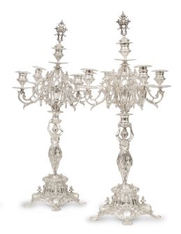 1183.  Pareja de candelabros de plata de cinco brazos de luz, ley 950. Con marcas.Francia, h. 1900.