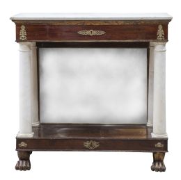 676.  Consola de madera tallada y dorada con aplicaciones metálic