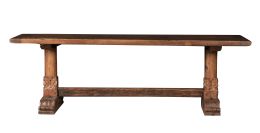 1046.  Mesa de madera tallada de roble con tablero rectangular.Trabajo quizás francés, de finales del S. XIX.