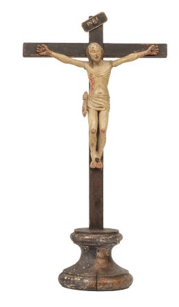 524.  Cristo crucificado. Madera tallada y policromada.Quizás trabajo americano, S. XVIII.