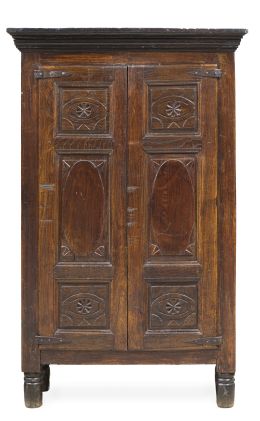 1058.  Armario-alacena de madera tallada.Trabajo provenzal, S. XVIII.