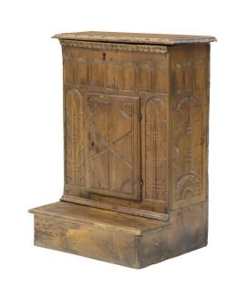 512.  Reclinatorio de madera de nogal tallado en el estilo de Francisco I.Trabajo francés, S. XVIII 