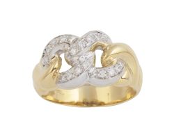 256.  Sortija con dos eslabones barbados cuajados de brillantes en el frente