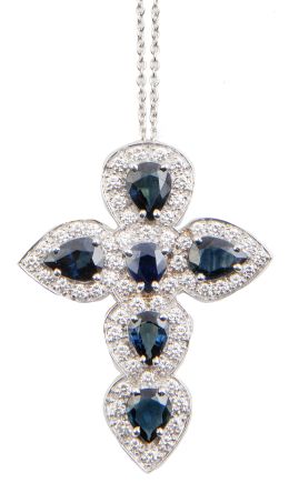 296.   Cruz colgante de zafiros talla pera orlados de brillantes, con cadena fina de eslabón oval