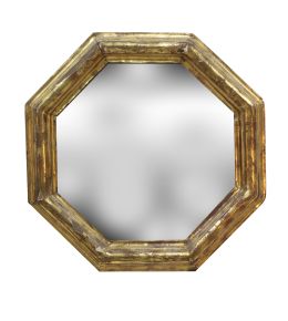 1143.  Espejo de madera tallada y dorada con marco octogonal.España, S. XIX.