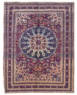 573.  Alfombra antigua con medallón central y campo color vino.Tabriz, Irán.