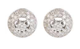 106.  Pendientes circulares de brillantes en botón convexo, con brillante central elevado en ocho garras