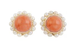 60.  Pendientes circulares S. XIX franceses con botón de coral central orlado de perlas