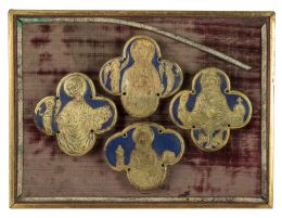 543.  Cuatro medallones tetralobulados con esmalte en azul y bron