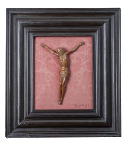 1120.  Cristo crucificado.Madera tallada.Talleres flamencos de Malinas, S. XV.Con marco de madera tallada de ébano, S. XVI.