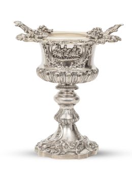 1133.  Copa de plata con interior vermeille. Con marcas "G.G&Co".Inglaterra, mediados del S. XIX.