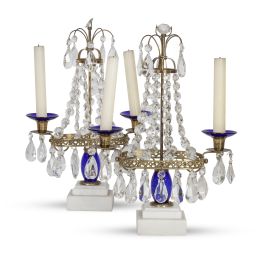 1227.  Pareja de girandoles de cristal tallado azul y transparente sobre base de mármol.Francia, S. XIX.