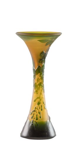 1135.  Emile Gallé (Nancy, 1846 - 1904).Jarrón Art-nouveau de cristal doblado.Firmado.