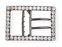 1191.  Hebilla de metal plateado y cristal de "strass".España, principios del S. XIX.