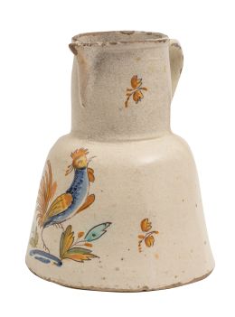 553.  Jarro de cerámica esmaltada con ave.Trabajo catalán, S. XVIII.