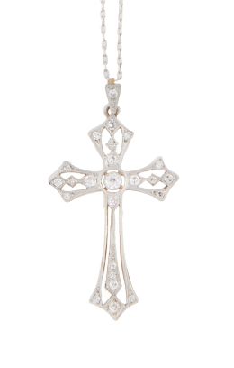 344.  Cruz colgante Art-Decó de brillantes, con decoración calada en los brazos y chatón de brillante central