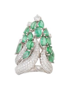 156.  Sortija lanzadera de pavé de brillantes y esmeraldas de talla oval y marquisse a modo de racimo
