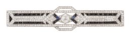 309.  Elegante broche placa Art-Decó de diamantes y zafiros de talla francesa, con brillante de talla antigua central de 0,65 ct aprox