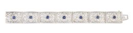 341.  Brazalete de brillantes y zafiros estilo Art-Decó, formado por siete motivos rectangulares con decoración vegetal calada y cuajada de brillantes y zafiro de talla oval central