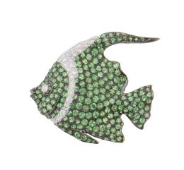 237.  Broche pez cuajado de tsavoritas con banda central de pavé de brillantes