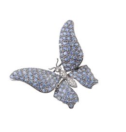 239.  Broche mariposa con alas cuajadas de zafiros azules y cuerpo de brillantes