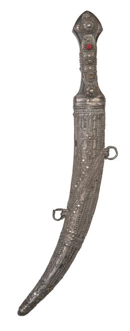 1124.  Jambiya Yemen de plata trabajada con empuñadura de asta y plata.Yemen S. XIX.