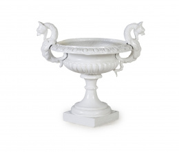 1470.  Copa de jardín en hierro colado, pintada de blanco.Trabajo inglés, ffs. del S. XIX.