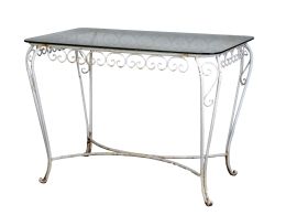 1405.  Mesa de jardín de hierro pintado de blanco con tapa de cristal.España, años 70.