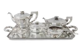 1213.  Juego de café y té de plata de ley 916. Con marcas.Comercializado por Malde, Matilde Espuñes (1909-1950) España, h.1950.