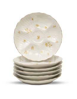 1207.  Juego de seis platos para ostras de porcelana esmaltada con ramilletes amarillos y filo dorado.S. XX.