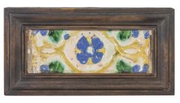 575.  Azulejo de cerámica de arista vidriada en verde, amarillo y azul.Toledo, S. XVI.