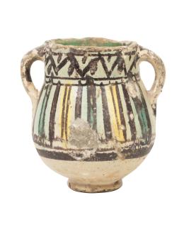 1129.  Jarro con dos asas de cerámica esmaltada en verde, manganeso y amarillo.S. XIX.