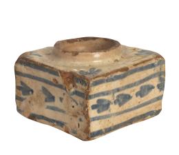 1277.  Salero de cerámica esmaltada en azul y blanco.Teruel, S. XVIII.