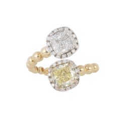 386.  Sortija tu y yo, con brillante de 2,01 ct color E, SI1 y brillante de 2,02 ct Fancy intense yellow, SI2 orlados de brillantes