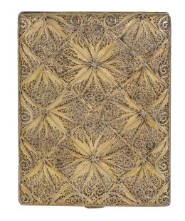 1194.  Pitillera en filigrana de plata sobredorada. Con marcas.Trabajo portugués, principios del S. XX.