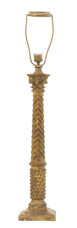 559.  Columna de madera tallada y dorada transformada en lámpara.España, S. XVII.