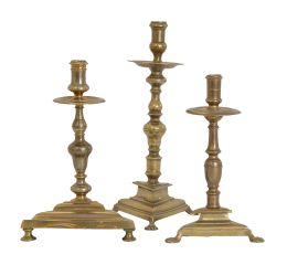 658.  Lote de tres candeleros de bronce dorado.España, S. XVIII.