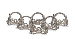 644.  Lote de seis soportes para tarjetas de estilo Luis XVI de plara sterling.S. XX.