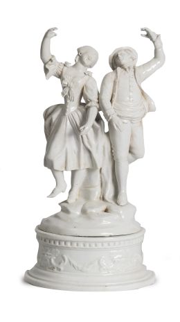 614.  Grupo escultórico de porcelana blanca con figuras bailando.Italia, finales del S. XVIII.